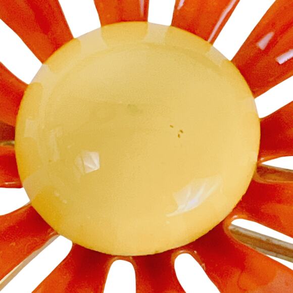 VTG 1960s Enamel Daisy Brooch Earrings Set Mod Flower Power Cheerful Playful - Picture 4 of 10